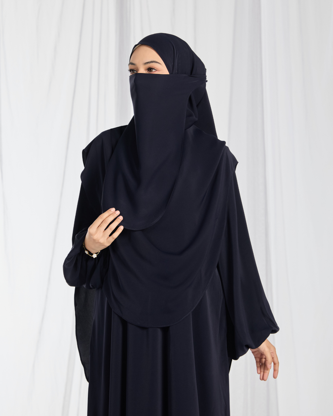 Warda Khimar Set in Navy
