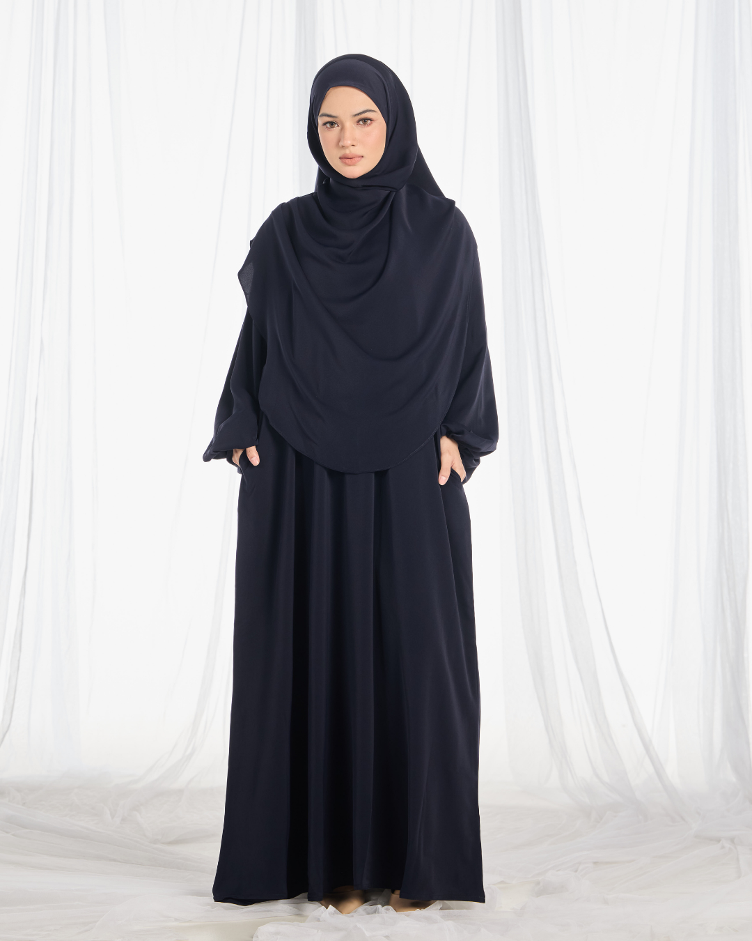 Warda Khimar Set in Navy
