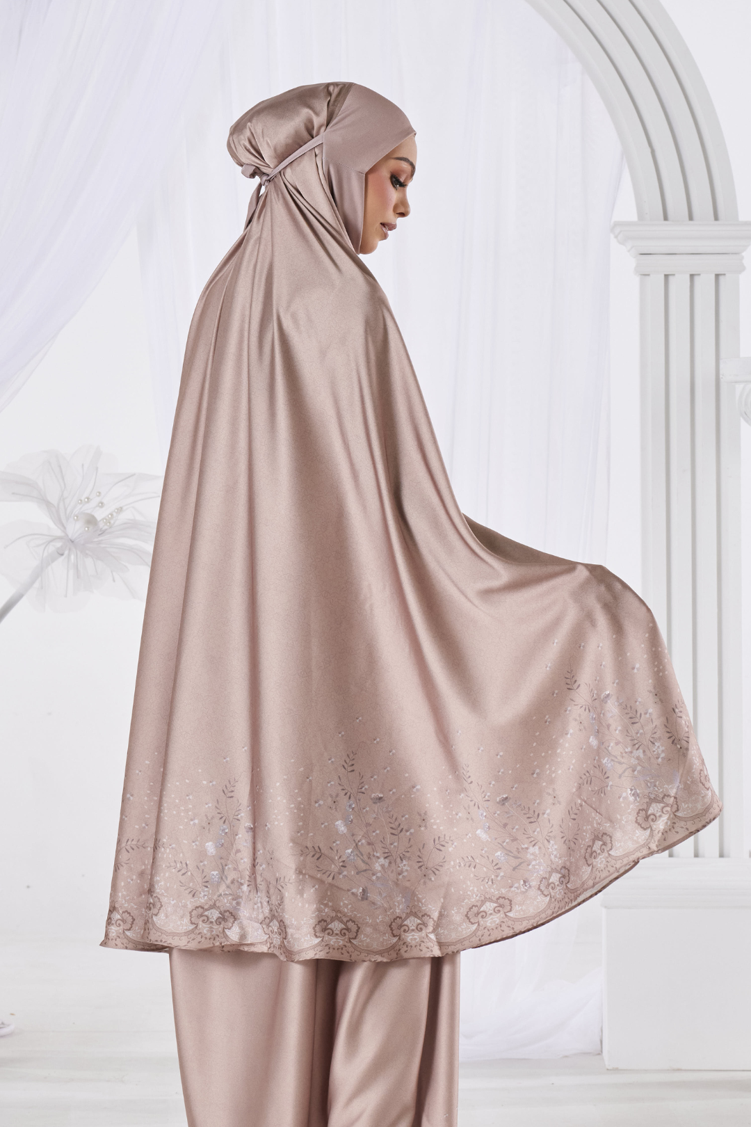 Telekung Bangsawan in Gold