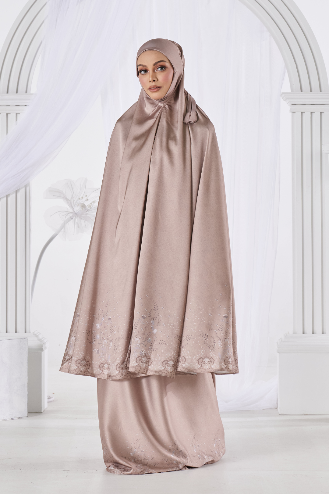 Telekung Bangsawan in Gold
