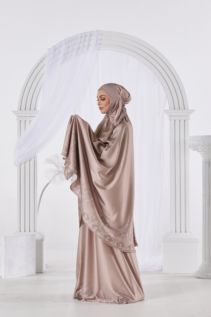 Telekung Bangsawan in Gold