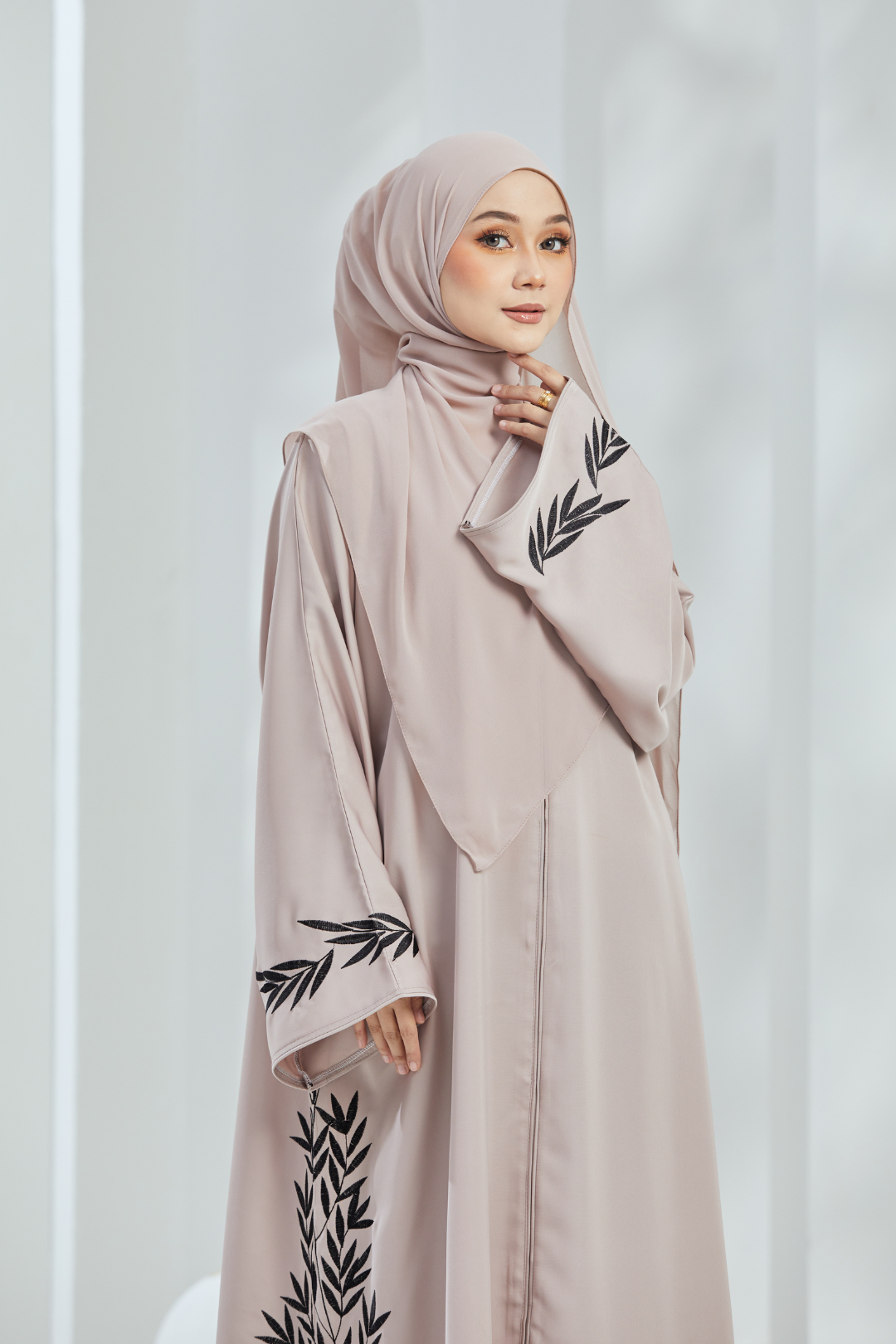 Wahida Abaya in Beige
