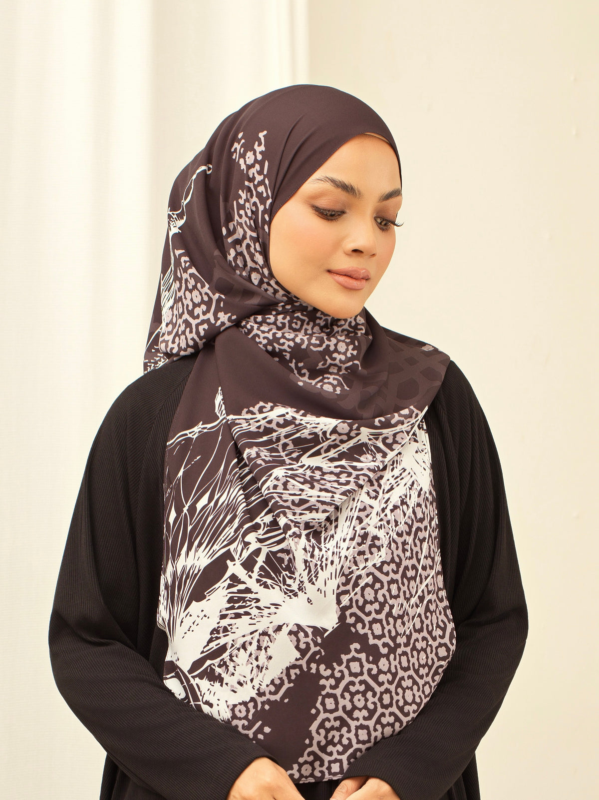 Leya Printed: Raudah in Black